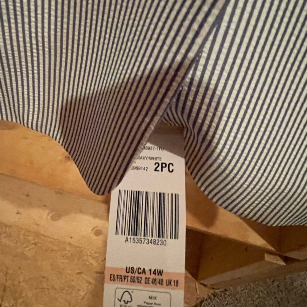 Ladies plus size seersucker pantsuit 14W